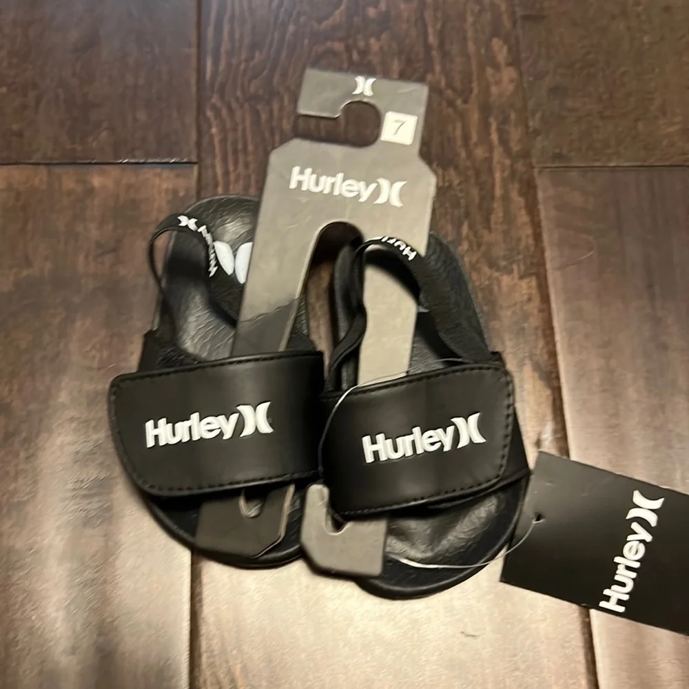 NWT Gender Neutral Hurley NAIA VT Sandals!